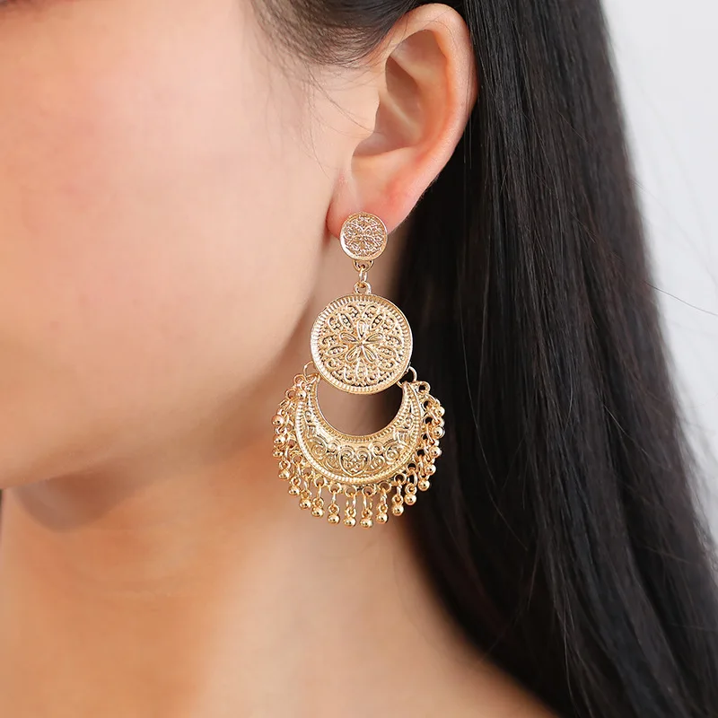 

WANZHI Retro Hollow Crescent Tassel Earrings for Women Bohemian Carved Round Bead Tassel Earrings Fashion Jewelry Accessories