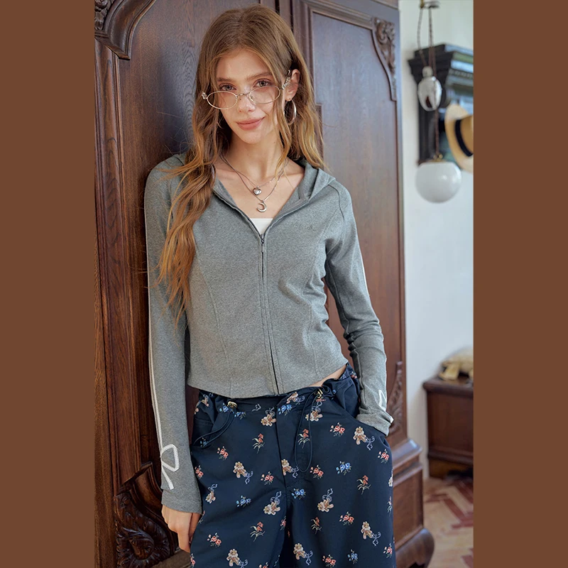 ELFSACK Women Y2K Cropped Zip‑Up Hoodie with Stripe Bow Sleeve Detail, Slim Fit Hooded Jacket for Daily Autumn Outfit