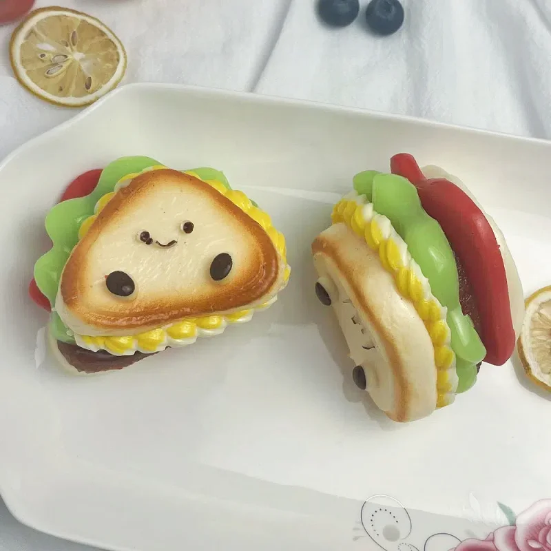 極厚サンドイッチスクイーズおもちゃ - 笑顔と悲しい顔のリアルな食べ物プレイセット、いたずら、パーティー、誕生日、ホールに最適