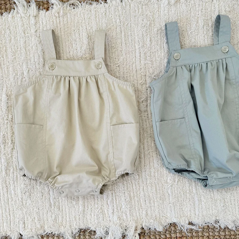 ربيع جديد 2026 ملابس أطفال 0-24 متر ملابس أطفال حديثي الولادة من البنات والأولاد بدون أكمام بلون سادة بدلة تسلق على الطراز الكوري من القطن