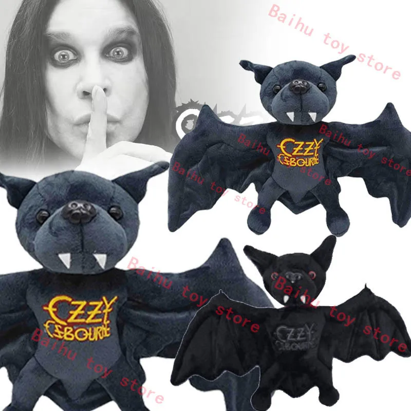 

2025 Ozzy Osbourne Bat Plush Back To The Beginning Ozzy Bat Plushie Мягкая мягкая подушка Кукла Декор Игрушка Вентиляторы Memento Подарок