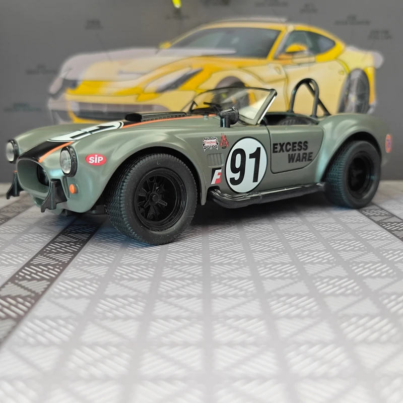 1:22 simulation Ford Cobra convertible sports car alloy model car ornament collection, doors and engine hood, trunk can be opene
