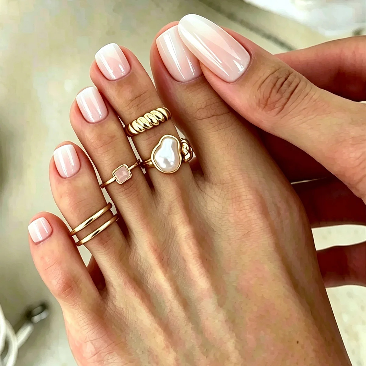 4Pcs/Set Trendy Adjustable Toe Rings for Women Personalized Inlaid Acrylic Imitation Pearl Open Toe Ring Foot Jewelry