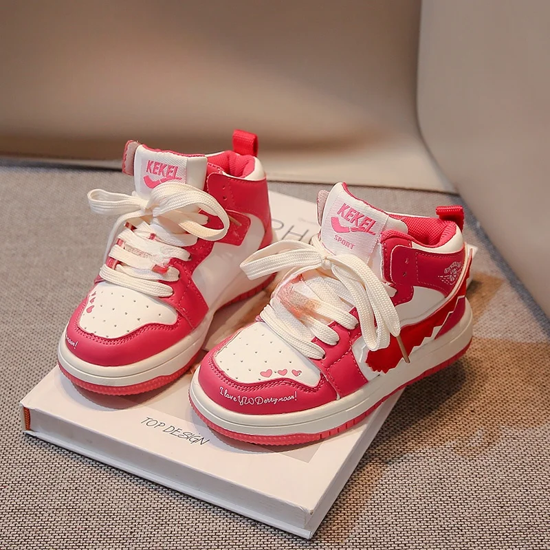 2024 Baby Jungen Mädchen Freizeit schuhe Kleinkind weichen Boden erste Wanderschuhe Kinder Turnschuhe Lotso Bär Kinderschuhe