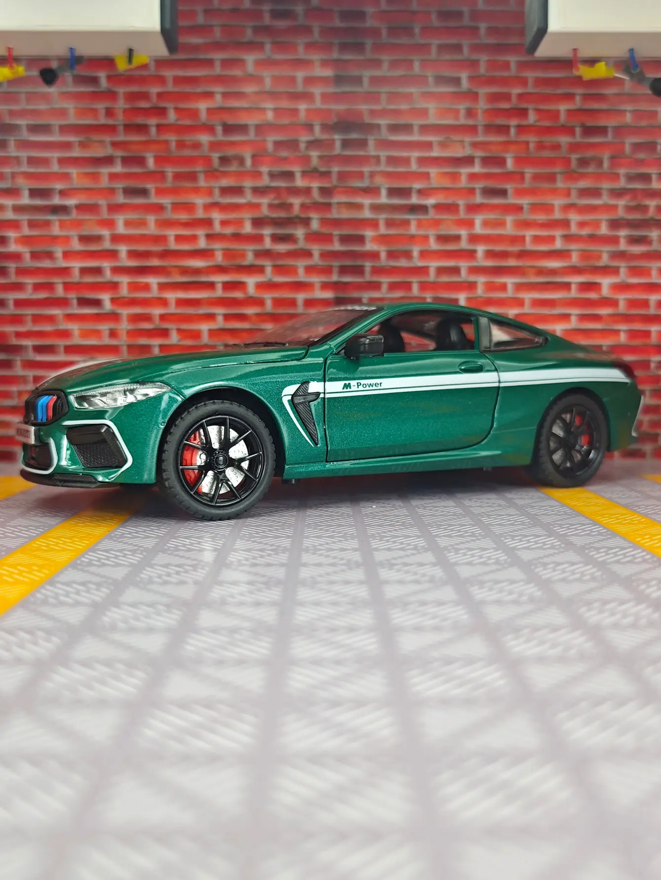

1:24 M8 alloy sports car model pull back steering boy toy It is suitable for collection and as a birthday gift for friends