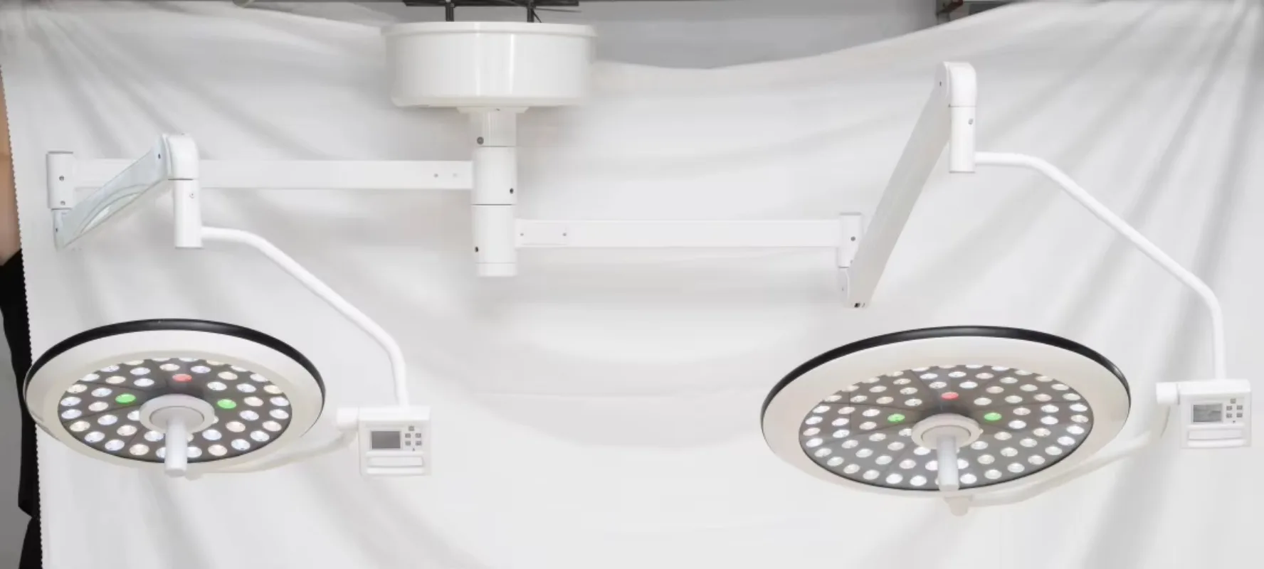 Electric Power Supply Medical Surgical LED Shadowless Surgical Light CE Certified Class II 60000-160000 lux, Movable Surgical Li