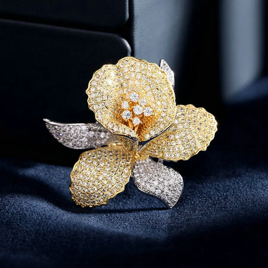 

1 PC Full-Jewelled Cubic Flower Brooches Elegant Luxury Brooches Pins for Women Wedding Suit-coat Insect Accessoriees Jewelry