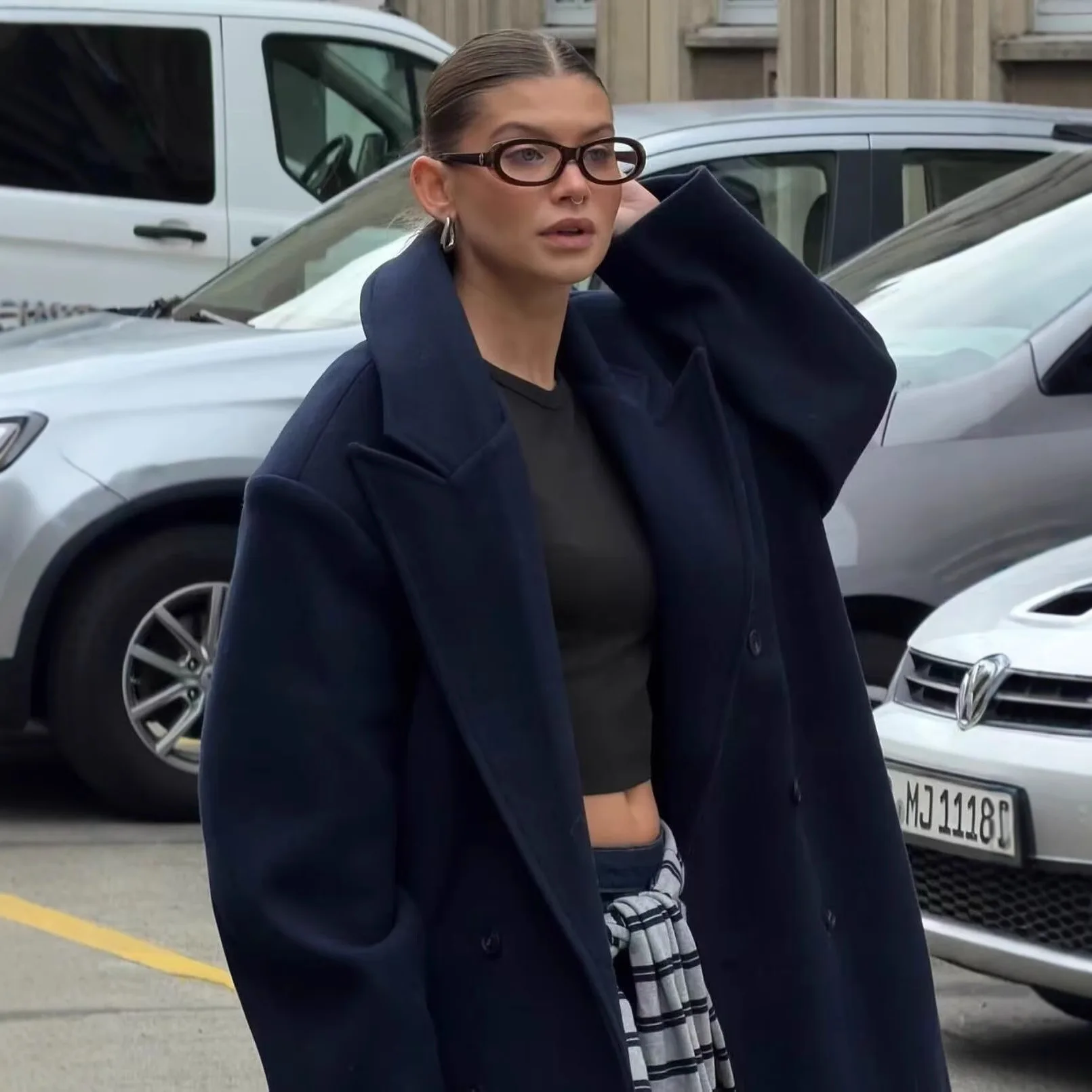 Damski płaszcz wełniany, luźny, dwurzędowy, z długim rękawem, kołnierzem marynarki, w jednolitym kolorze, casualowy, długi, na jesień i zimę.