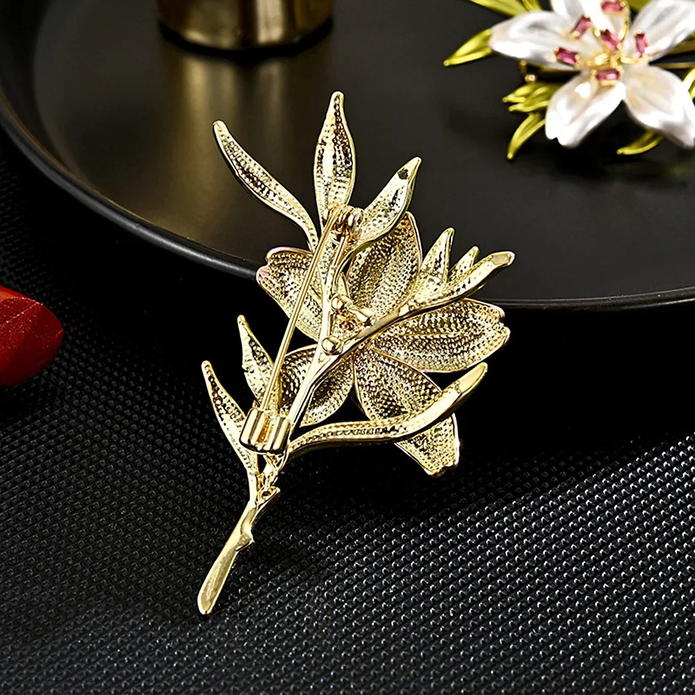 Elegant Women Jewelry Enamel Peach Blossom Brooch Wedding Accessories Jewelry High Quality Metal Copper Pins Corsage