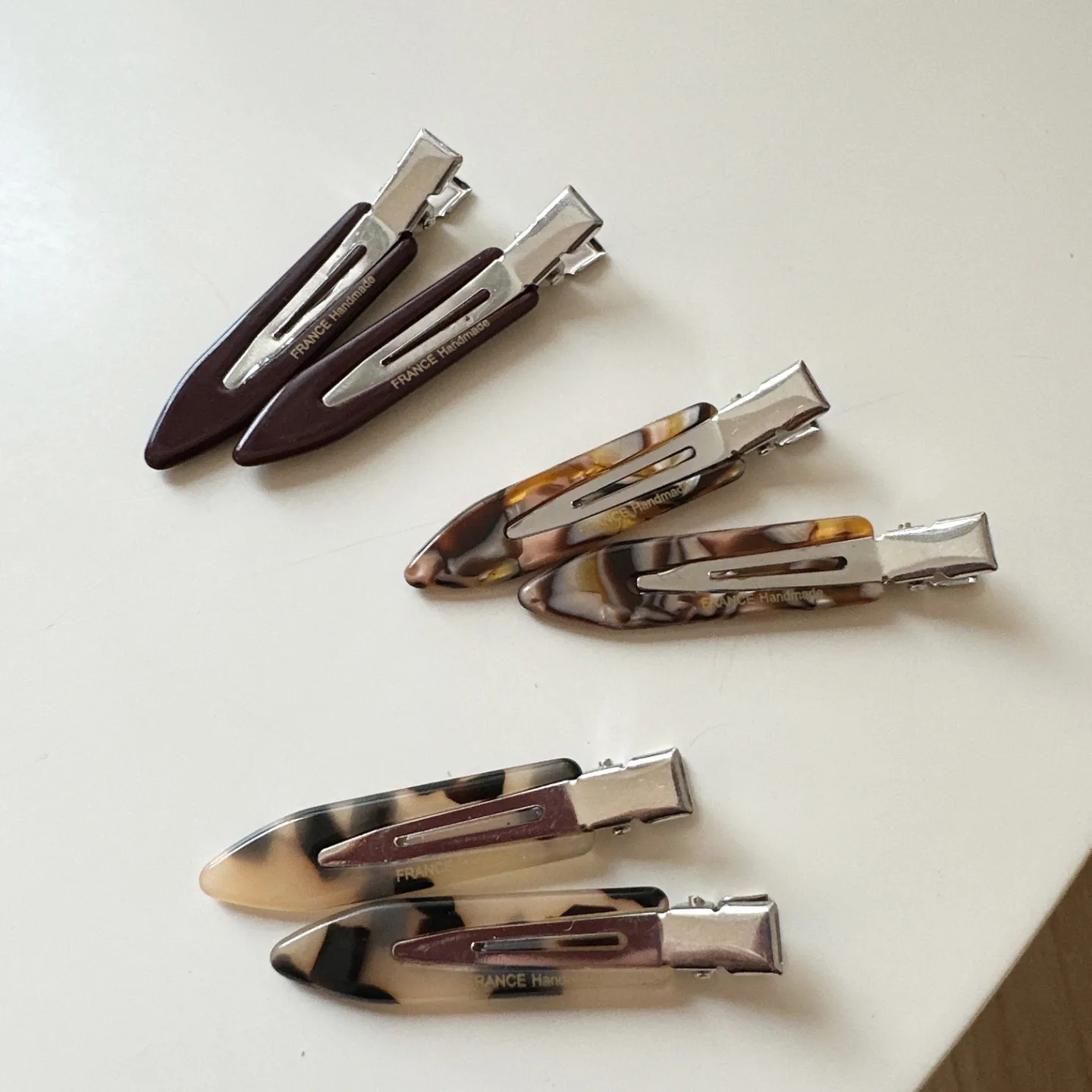 

Premium Acetate Duck Bill Clips Gold Logo Invisible for Women Side Bang Broken Hair Retro Non Slip Daily Essential