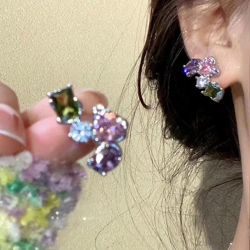 Sweet Colorful Zircon Heart Earrings For Women Fashion Cute Rhinestone Geometrics Stud Earrings Casual Party Jewelry Accessory