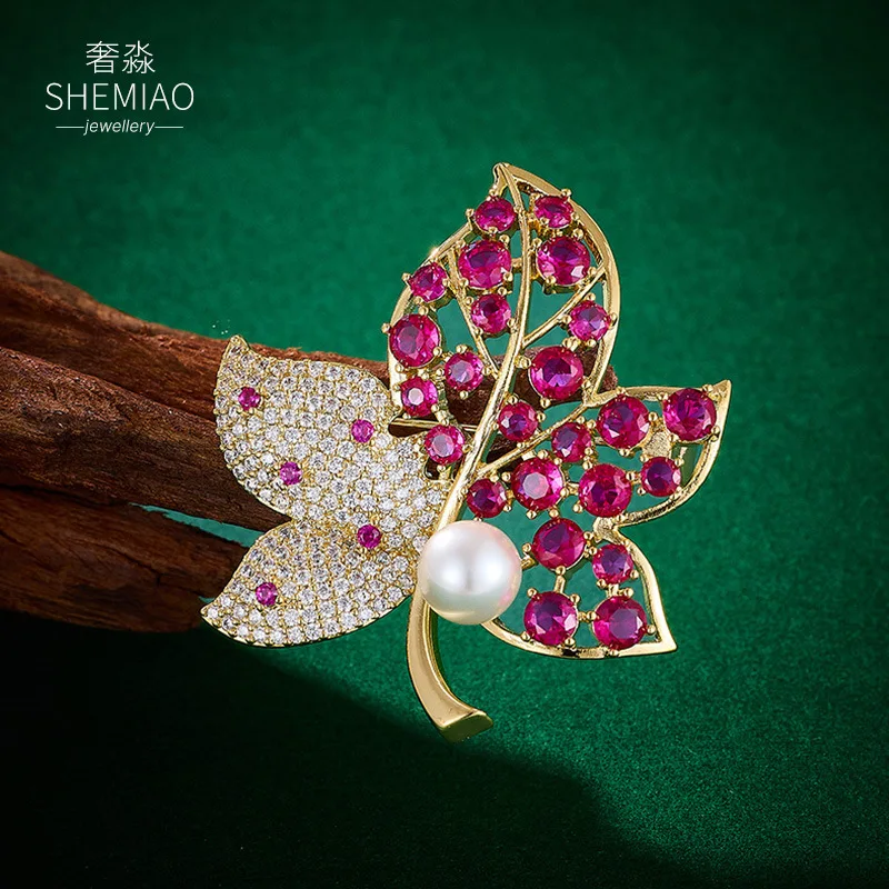 Chinese Style Auspicious Lucky Blessing Maple Leaf Brooch Gold Tone Ruby Corundum Micro Paved Zircon Pearl Pin For Suit Banquet