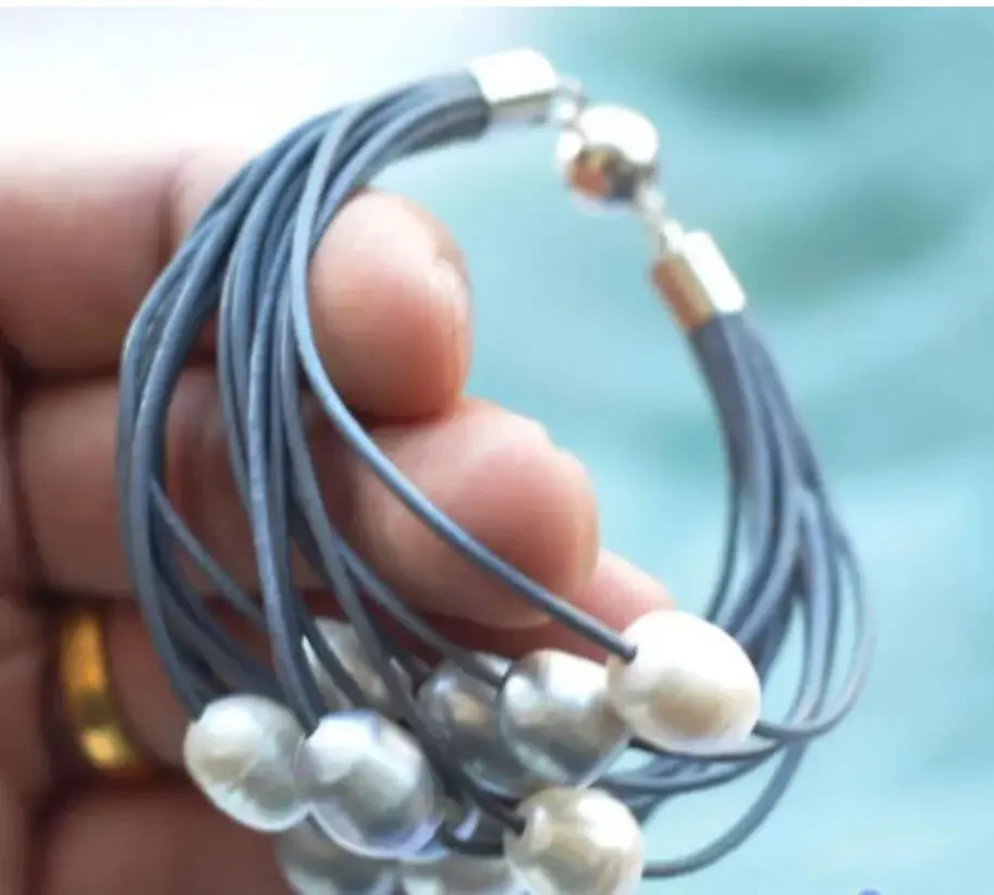 

Модный и модный 15-рядный 8-дюймовый 13-миллиметровый кожаный браслет с белым рисом и жемчугом