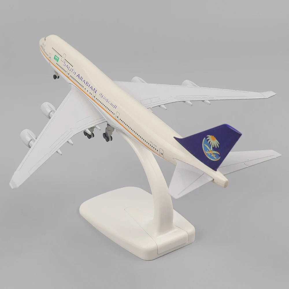 Modelo de avión de Metal para niños, réplica de Material de aleación de Metal con adornos de tren de aterrizaje, juguetes para niños, regalos para niños, 20cm, 1:400, saudita B747