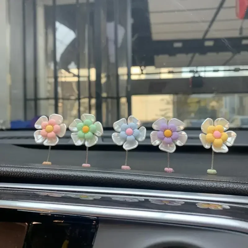 Car Swinging Flower Petal Pendant Interior Decoration Center Console Pendant Cute and Fresh Shaking Head Flower Pendant parts
