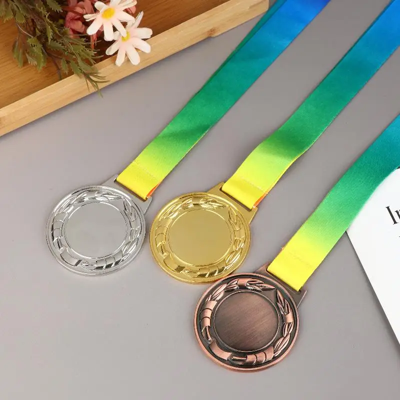 Metallpreis-Medaillen mit Halsband im Gold-, Silber- und Bronze-Stil für Sportakademik oder jeden Wettbewerbsdurchmesser