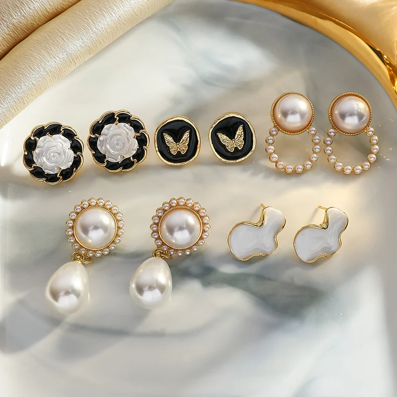 5 Pairs of Women's Fashion Retro Style Imitation Pearl Flower and Butterfly Earrings Suitable for Daily Wear and Festive Gifts