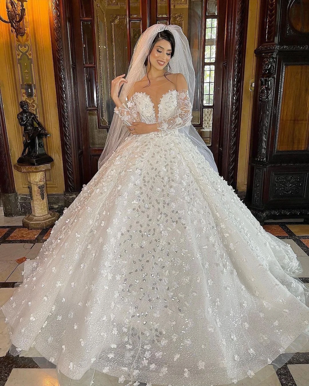 หรูหราชุดบอลชุดแต่งงานชุดแขนยาวชุดเจ้าสาว V คอ 3D ลูกไม้ดอกไม้ Appliques Vestina De Novia ที่กําหนดเอง