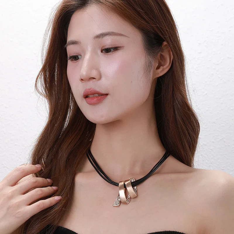 Clavicle chain simple pendant European and American metal foreign trade advanced brushed women's fashion short