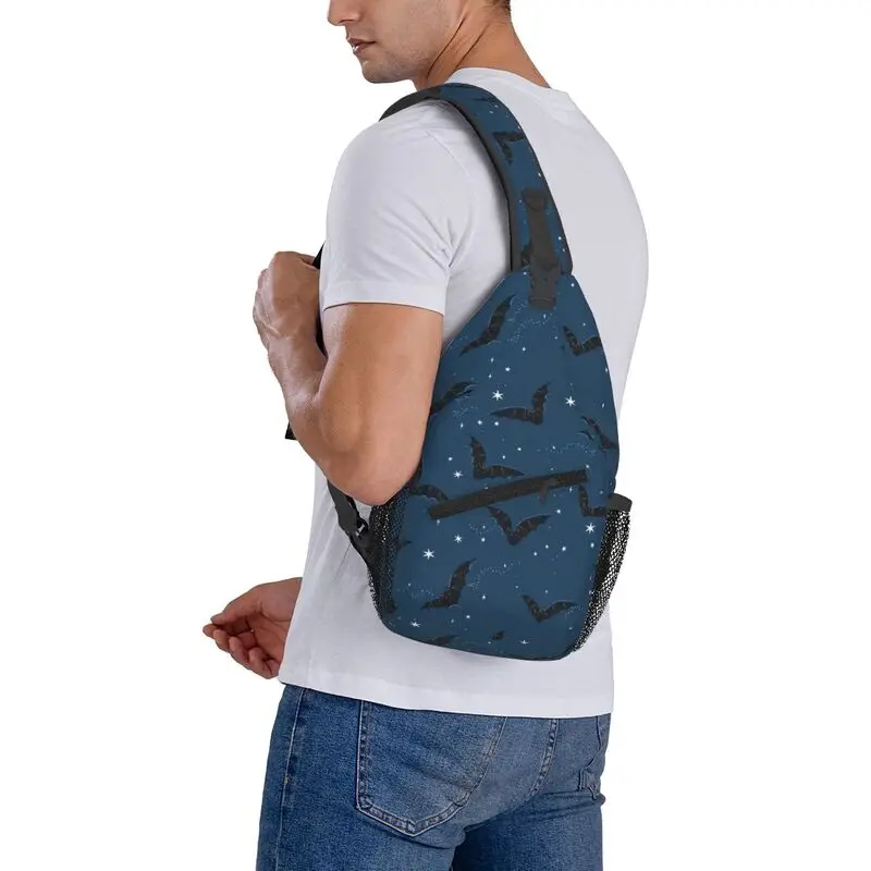 Skull bat pattern Chest Bag Trendy and Fashionable Women's Shoulder Bag Sports and Leisure Men's Oblique Straddle Bag