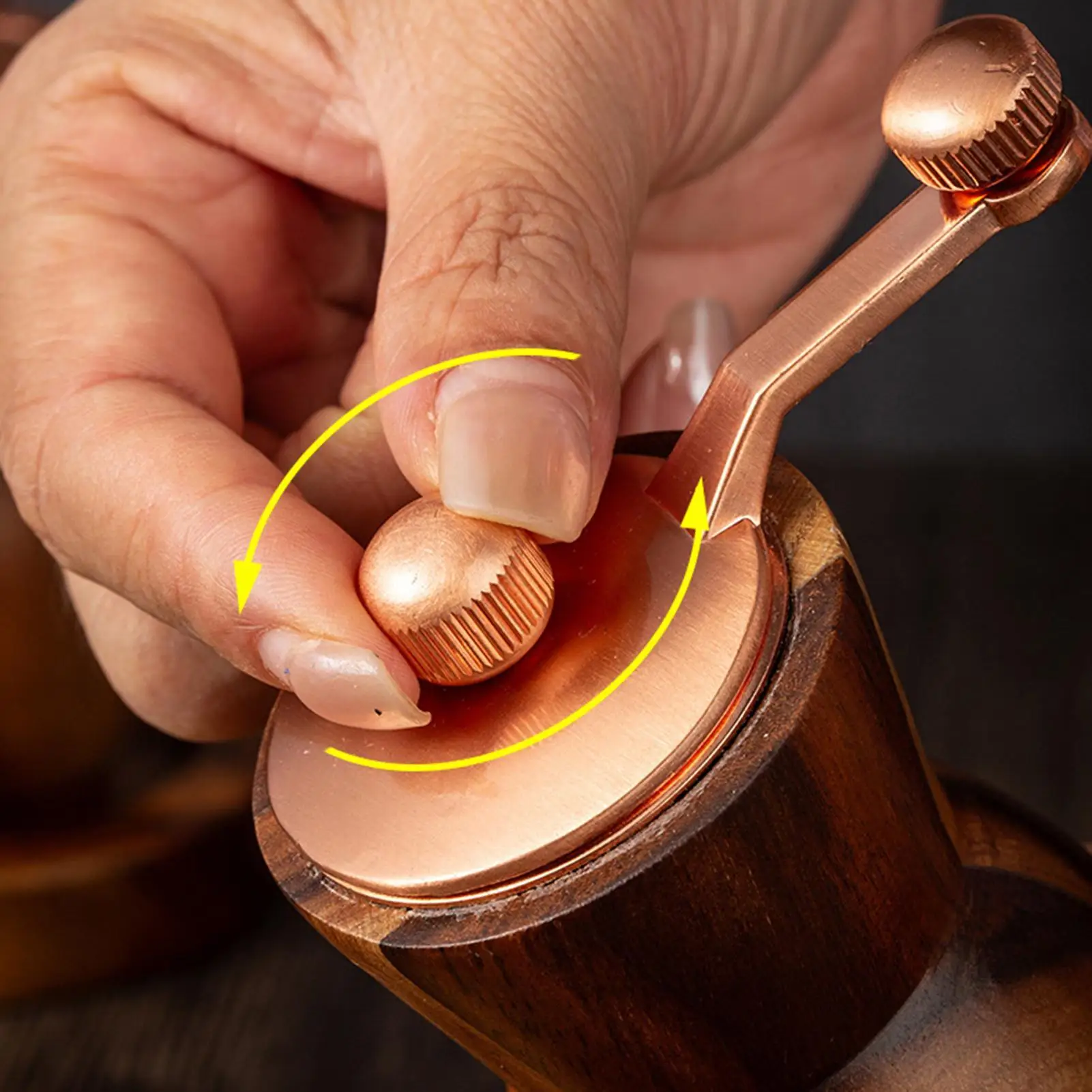 

Hand Cranked Pepper Grinder Set Wooden Manual Salt Pepper Mills Seasoning Box with Adjustable Ceramic Core Kitchen Grinding Tool