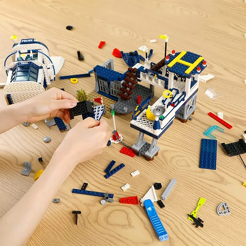 

Hongan City Police Station Building Sets, Compatible with Legos Military Helicopter Airplane,Boats Ship, Swat Team,Building Kit