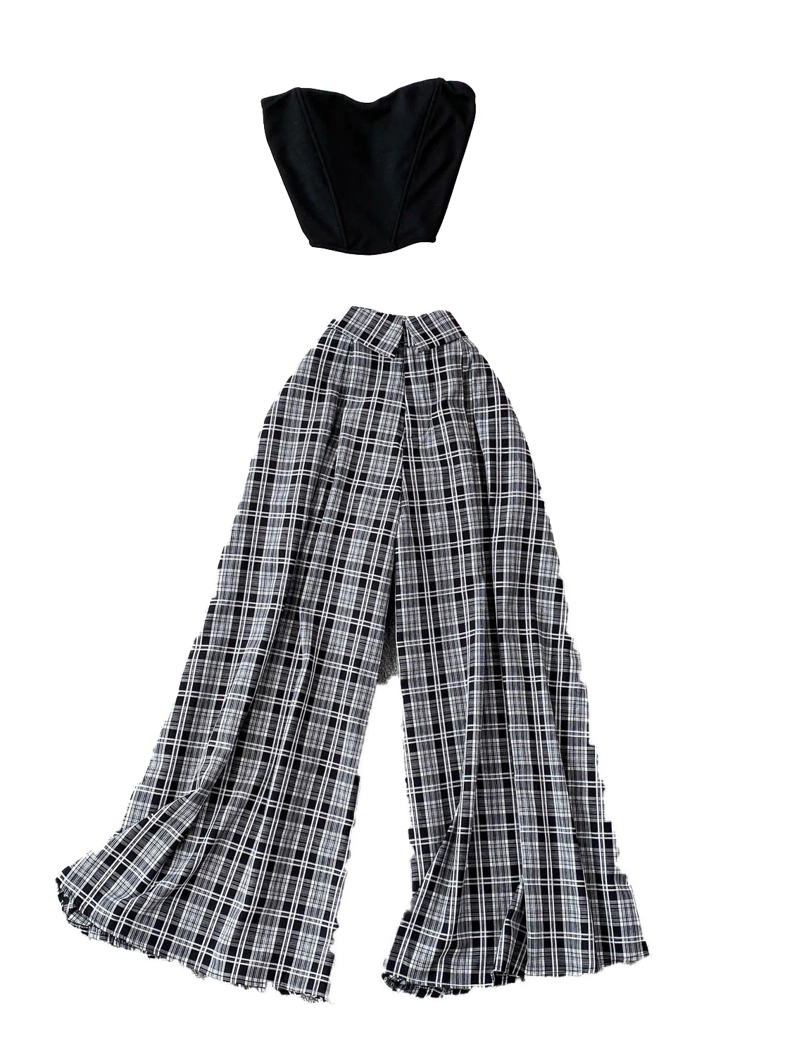 طقم مكون من قطعتين للشابات: توب قصير بكتف واحد مزين بوسادة صدر وتصميم عظم السمكة، وبنطلون واسع الساقين.