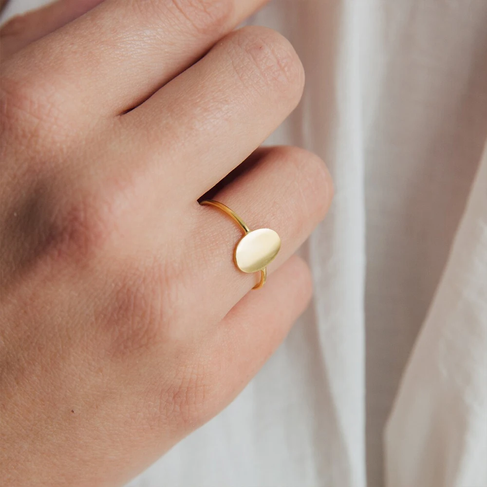 Hiraeva Stainless Steel Oval Signet Ring for Women, 8x10mm Minimalist Oval Band Ring Fashion Jewelry for Daily Wear