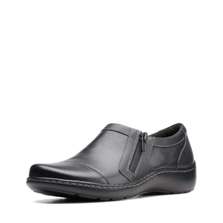 

Women's Cora Giny Loafers