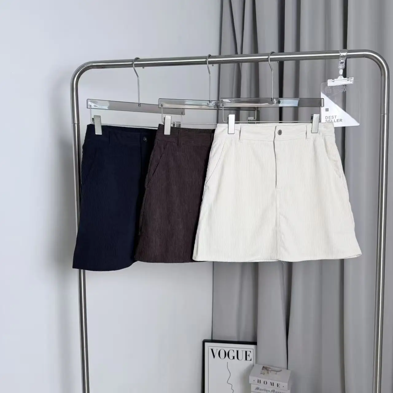 

Женские вельветовые юбки-шорты: универсальные, утягивающие, короткие, повседневные, хлопковые, с пуговицами, средней посадки, А-силуэт.