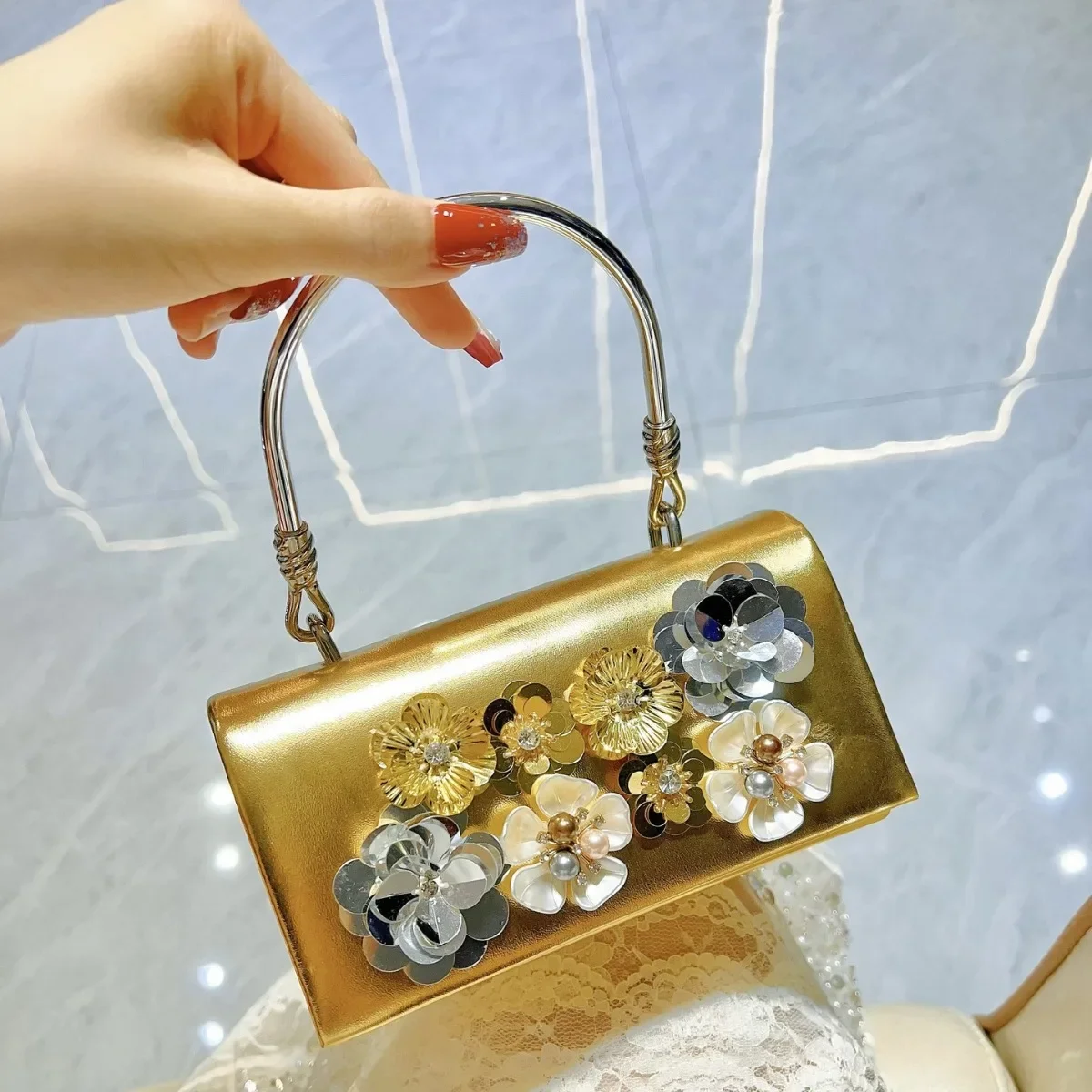 

2024 Autumn New Ladies Handbags Fashion PU Sequin Flower Silver White Dinner Evening Bag For Women Prom Party Chain Shoulder Bag