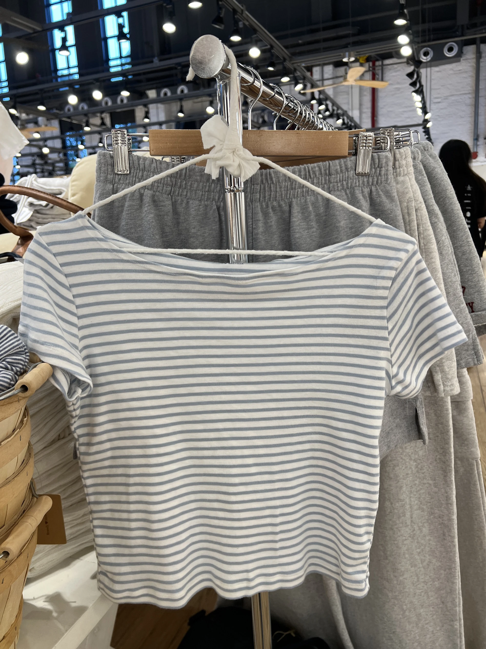 Hellblau gestreifte Baumwolle dünne dünne T-Shirt Frauen rohen Saum Slash Neck Kurzarm T-Shirts Sommer süße einfache Basic Tops T-Shirts