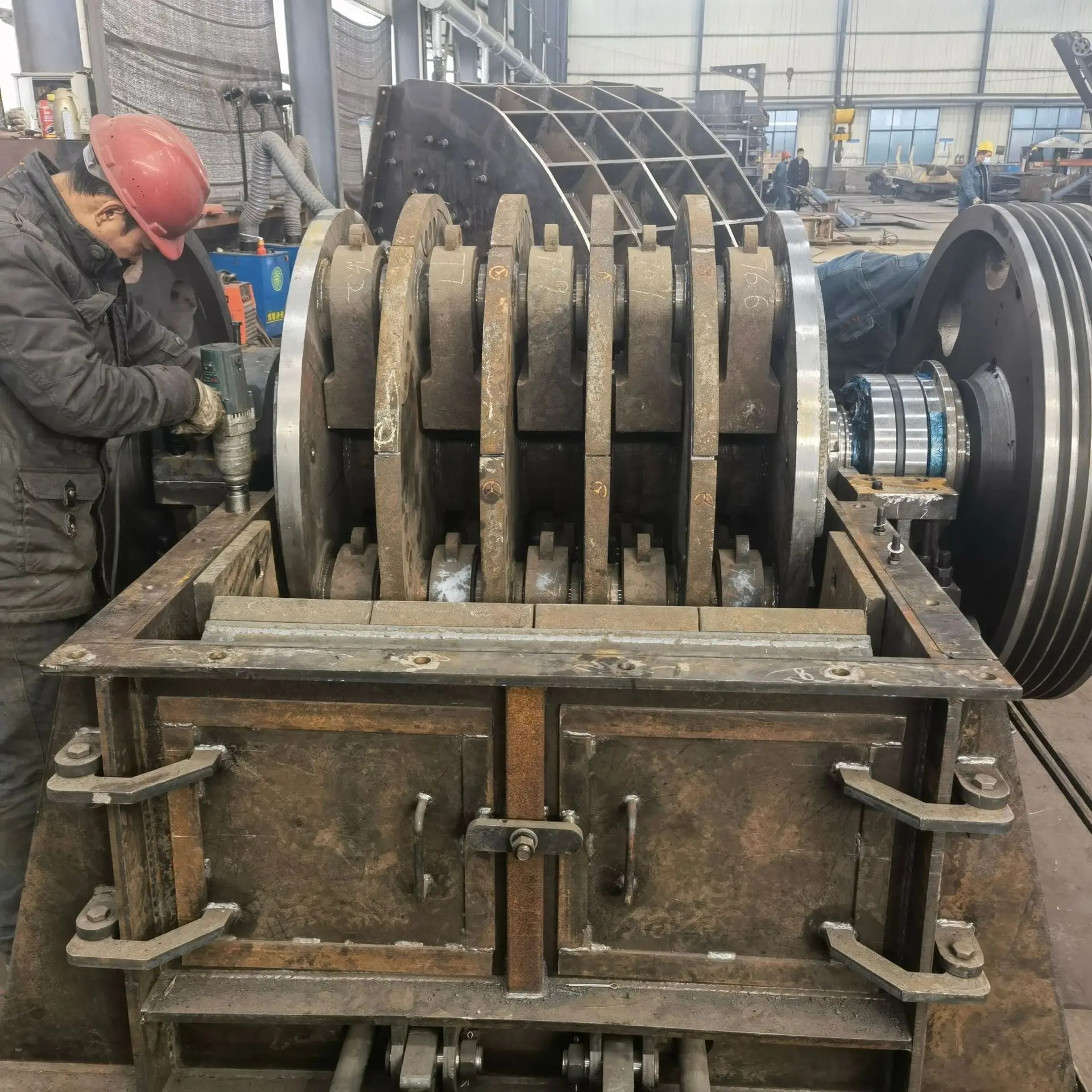 Kruszarka z manganowej stali z dużą głowicą do kruszenia kamienia węglowego, ciężki młotowy kruszarka