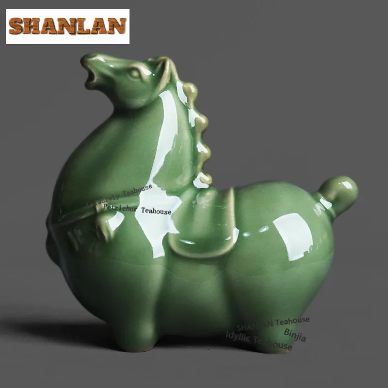 Geheimnisvolle Farb-Yue-Keramik Celadon Pferde-Teehaustier Elegante Aquarium-Dekoration Tee-Figur Spielzeug Tee-Statue Ornamente Zubehör