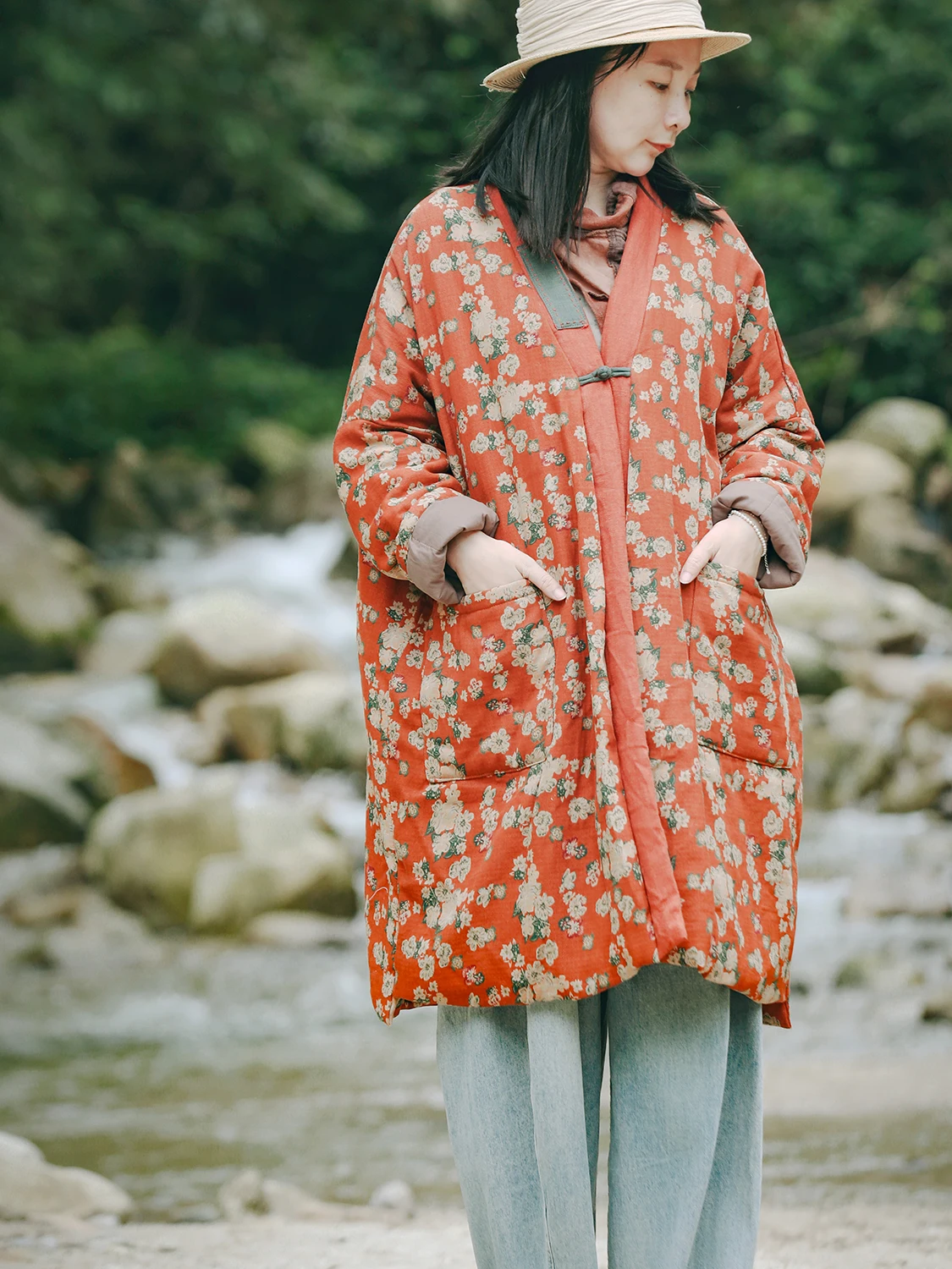 

Женское хлопковое пальто средней длины в стиле ретро с цветочным принтом, свободного кроя, утепленное, на пуговицах, в этническом стиле