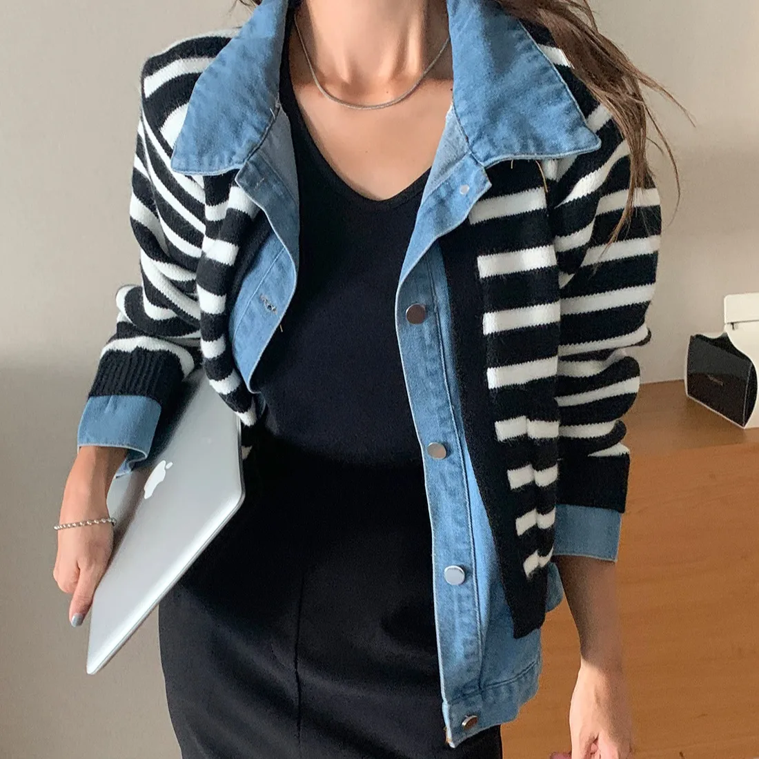 

Dongda Gate женская прямая цветная трикотажная полосатая лоскутная искусственная двухсекционная джинсовая одежда irt ort верхняя одежда из смеси хлопка Long Sve