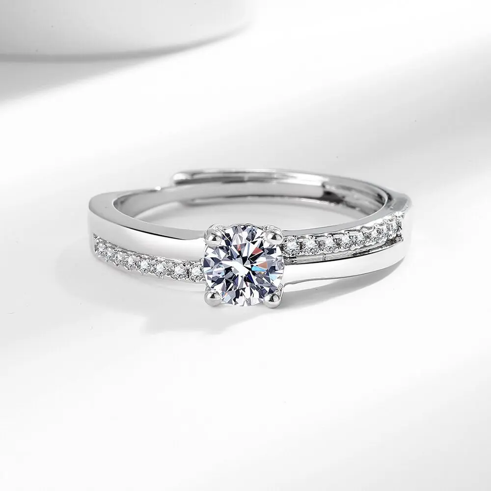 

Exquisite 925 sterling silver 50 point moissanite ring for women, sweet and versatile