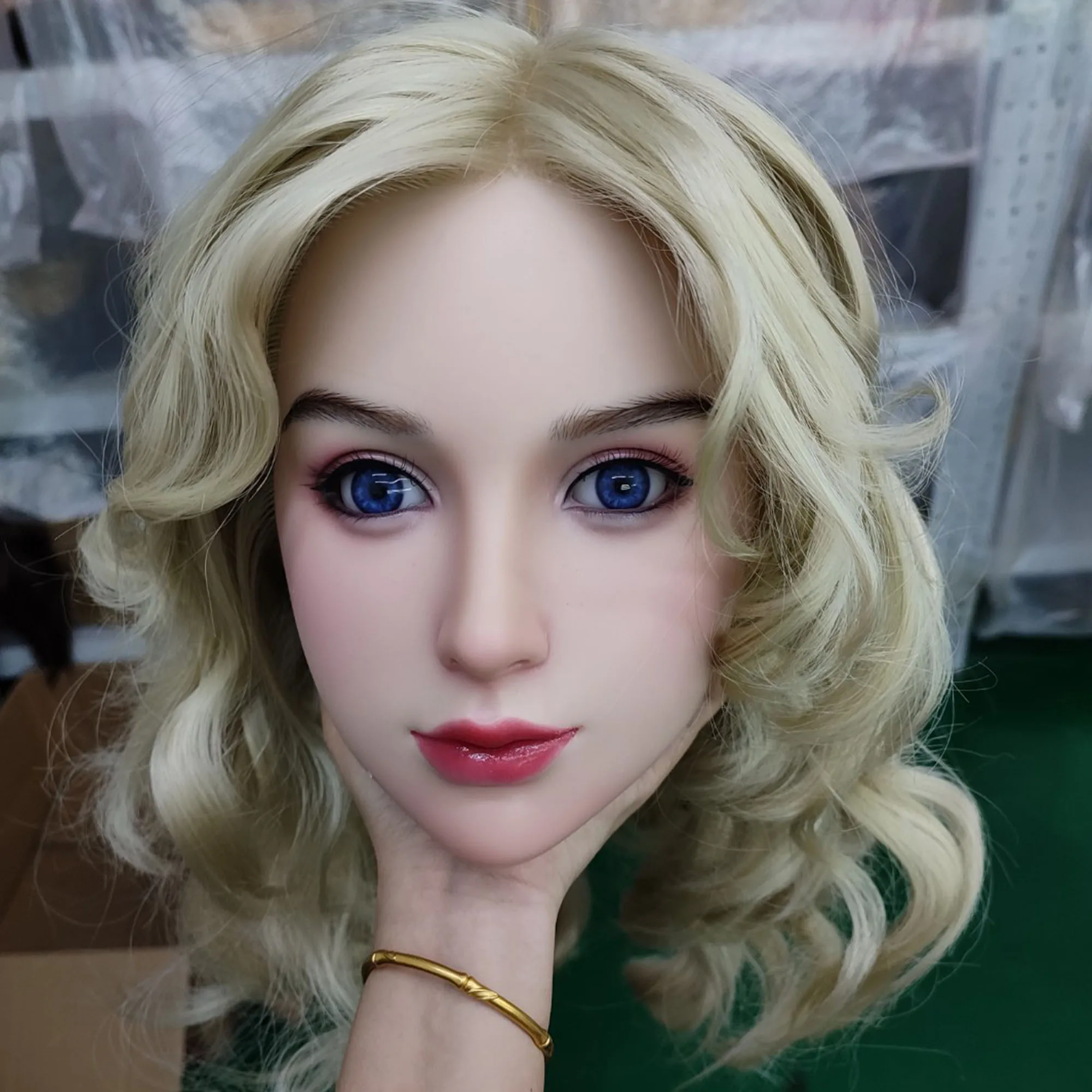 

New silicone head, hair and eyebrow transplantation, can open the mouth, paired with a doll over 125cm, M16 interface