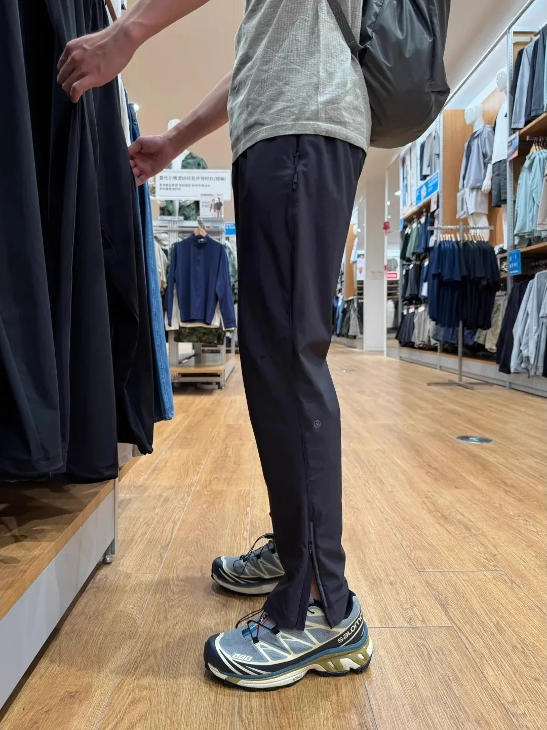 

Men's Ice Silk Summer Thin Qui Dry Sports Pants Side Zipper Outdoor Hiking Climbing Long Trousers Breathable Loose Fit Casu...