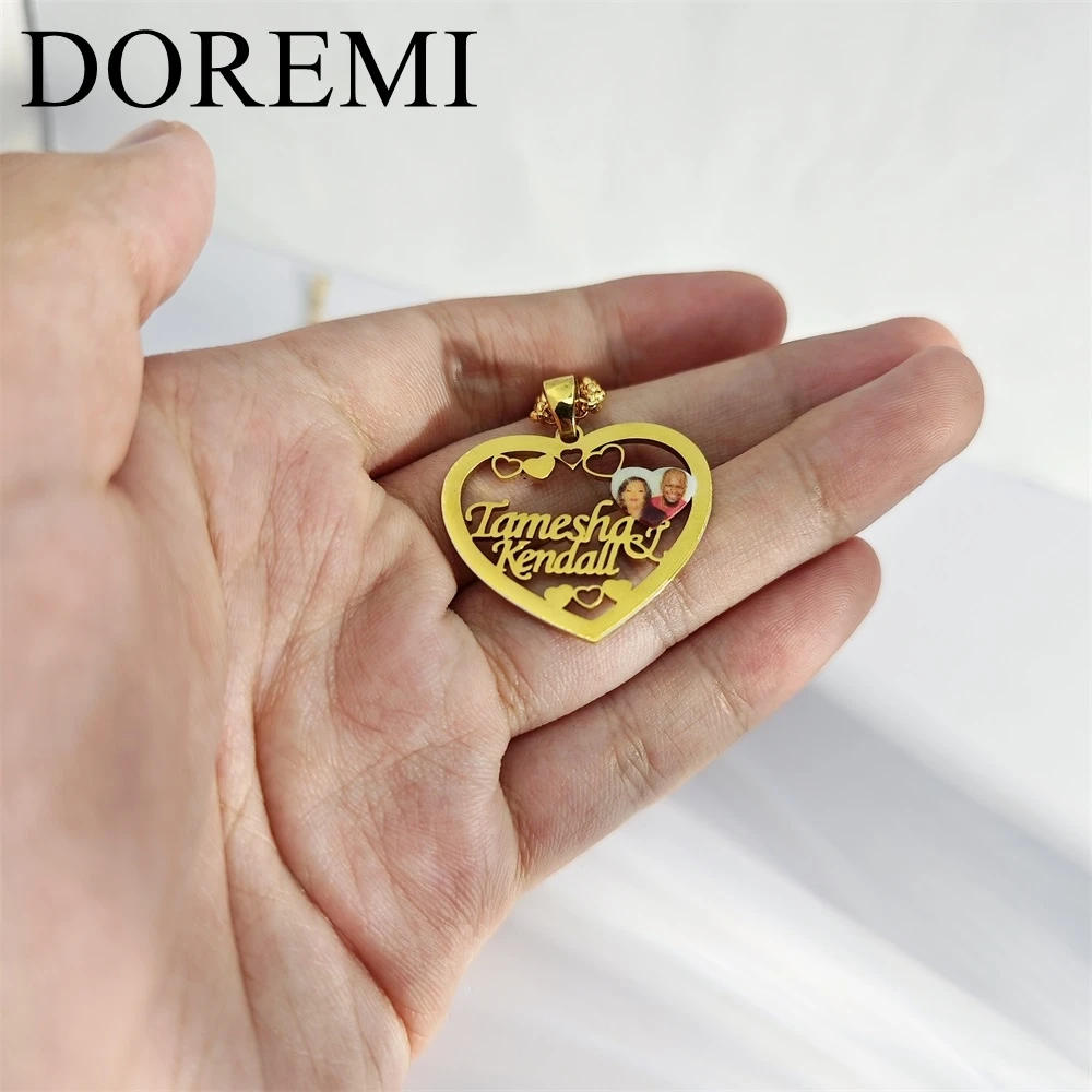 DOREMI Designer Letter Pendant Picture Color Peach Heart Picture Nameplate Pendant Necklace Custom Name Stainless Steel Necklace