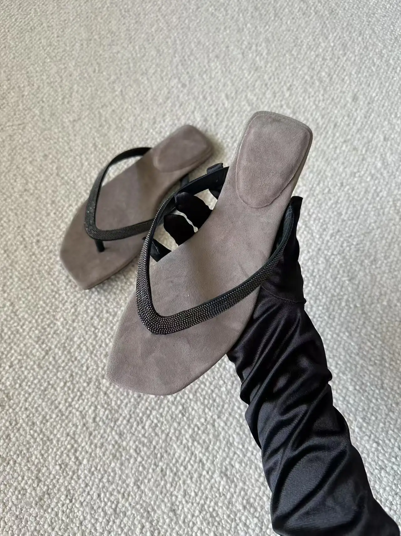 شباشب صيفية أنيقة ومزينة بشكل رائع من الجلد الطبيعي #2