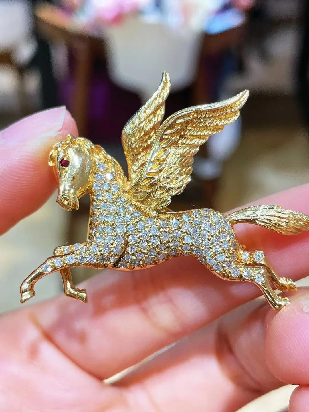 

natural diamond flying horse brooch & pendant double use 18K gold winged horse pegasus pendant fine jewelry for men & women