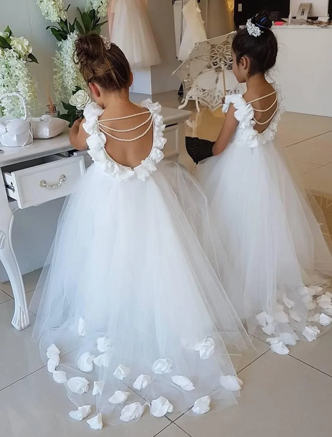 Vestidos de niña de flores de boda sin espalda para niñas Apliques de perlas Vestido de desfile de primera comunión de tul Vestidos de fiesta de cola con cepillo