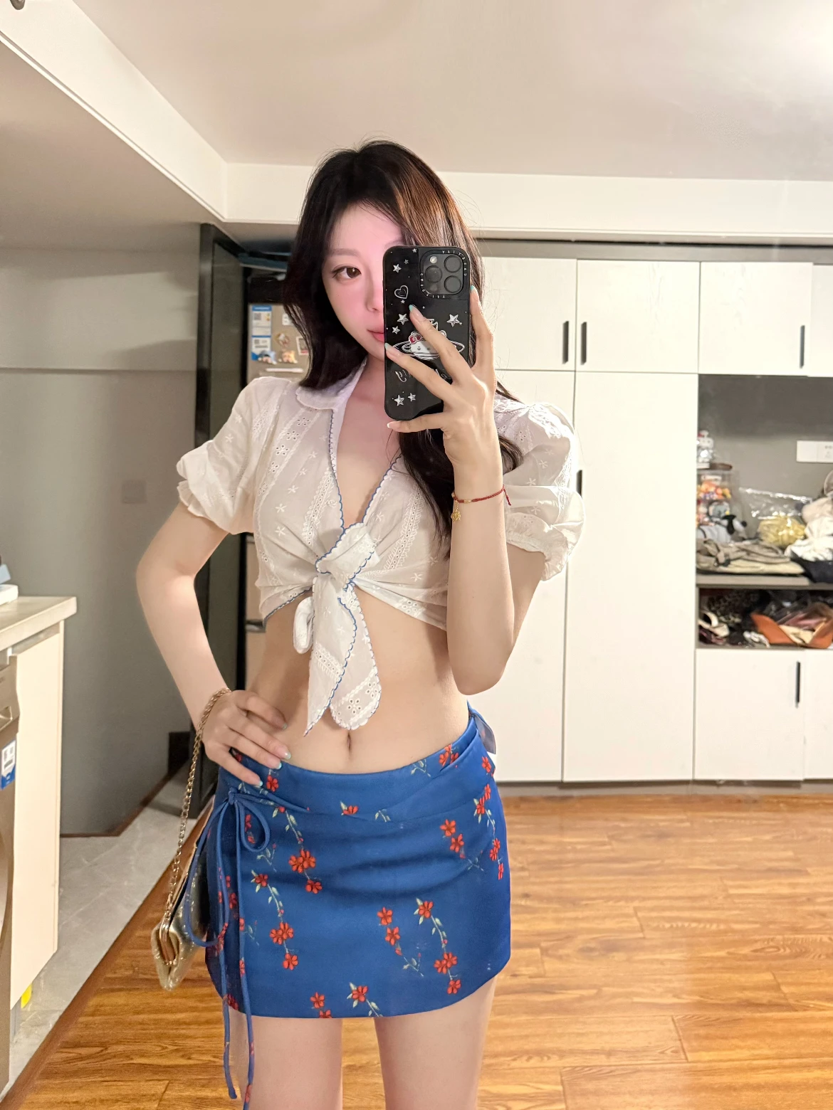 

Сексуальный комплект из блузки с коротким рукавом и юбки с высокой талией с цветочным принтом для женщин, летний сезон, двухкомпонентный костюм с цветочным узором на высокой талии.