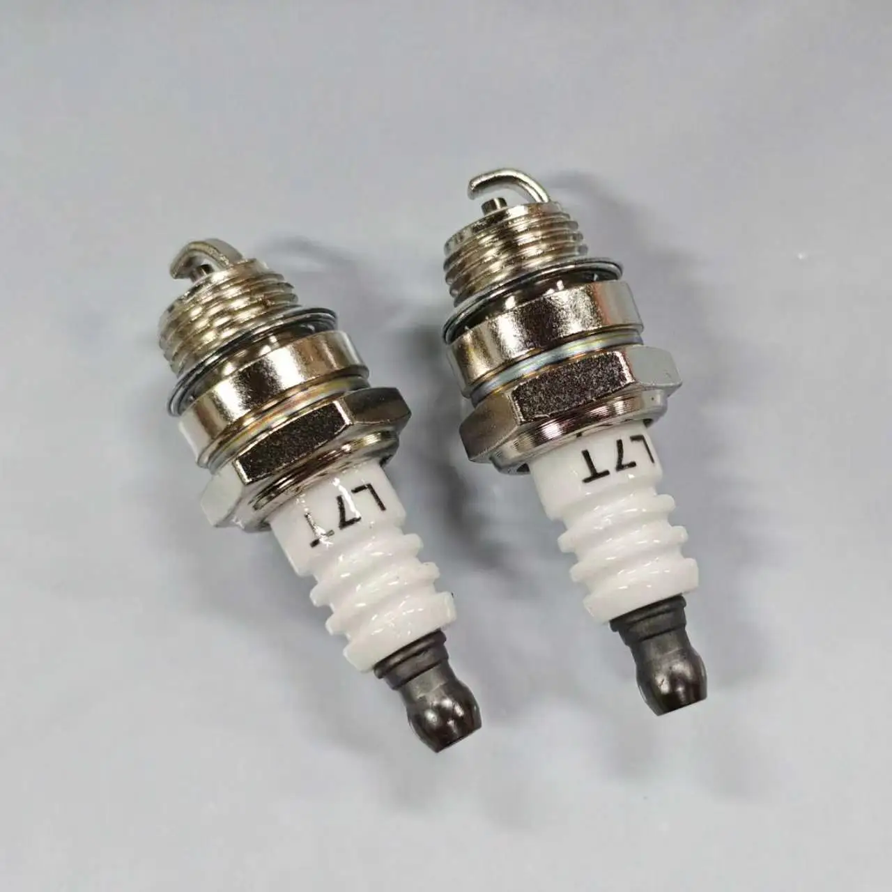 2/5Pcs L7T Spark Plug, Replacement Part for Chainsaw, Grass Trimmer & Brush Cutter