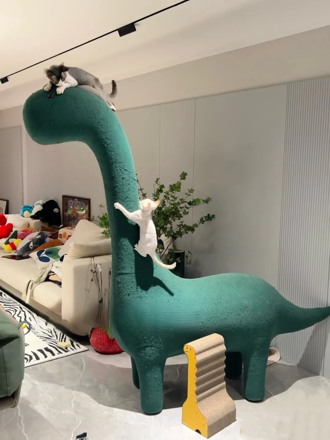 Big dinosaur home decoration cat climbing frame solid wood stable