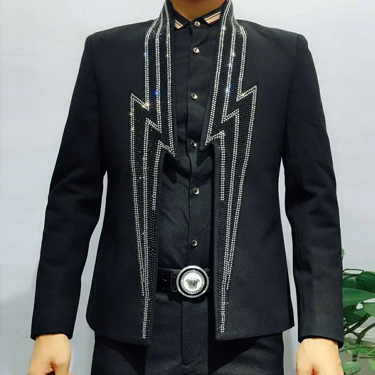 Jaket perjamuan mewah industri berat pria, Blazer Masculino kilat berlian imitasi klub pesta Blazer setelan panggung pria