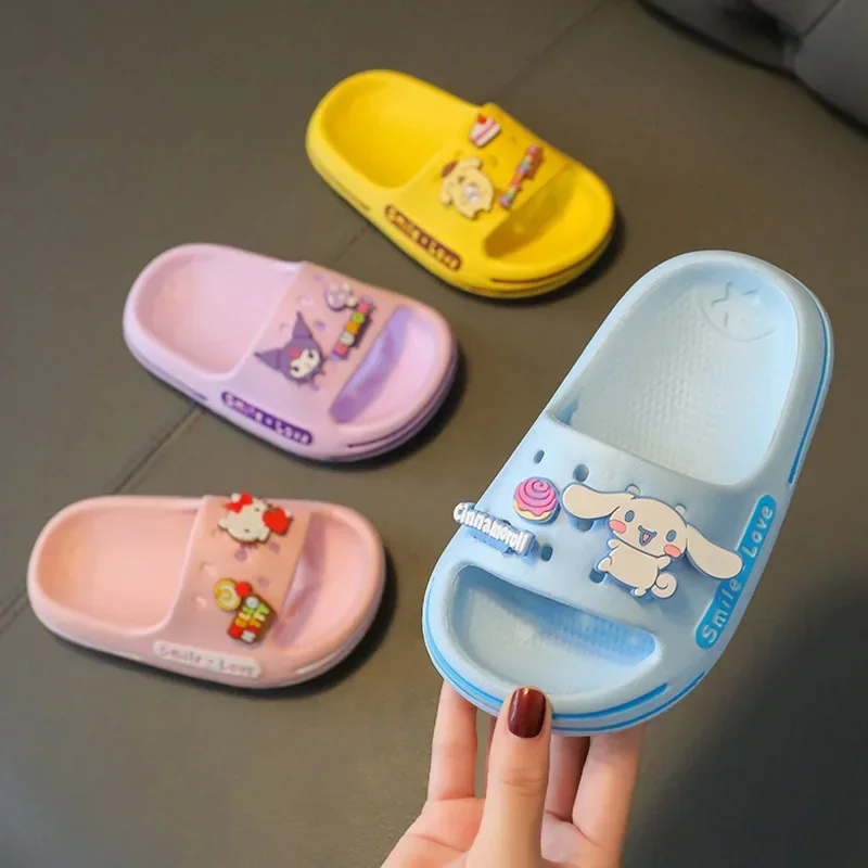 Pantofole da interno per la casa dei bambini del simpatico cartone animato di quattro stagioni sandali da esterno per bambini da bagno antiscivolo