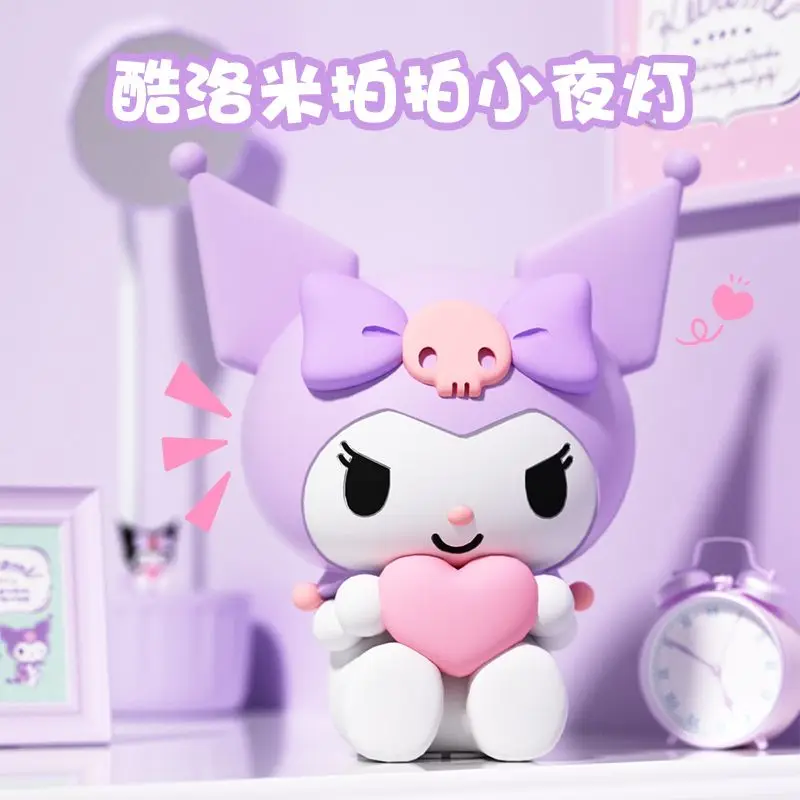 

Sanrio Series Kawaii Kuromi Night светильник Usb зарядка Pat мультфильм лежащий Kuromi настольные украшения подарок на день рождения