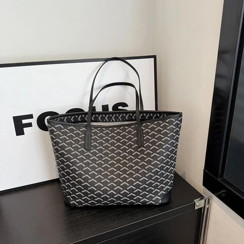 

Luxury Leather Crossbody Bag For Women - Vintage Designer Tote With Large Capacity & Modern Charm